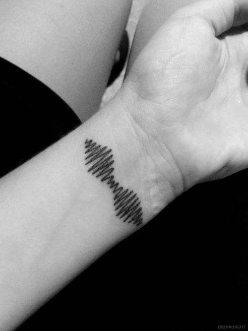 114 Tiny Tattoo Ideas That Are Perfectly Minimalist Images