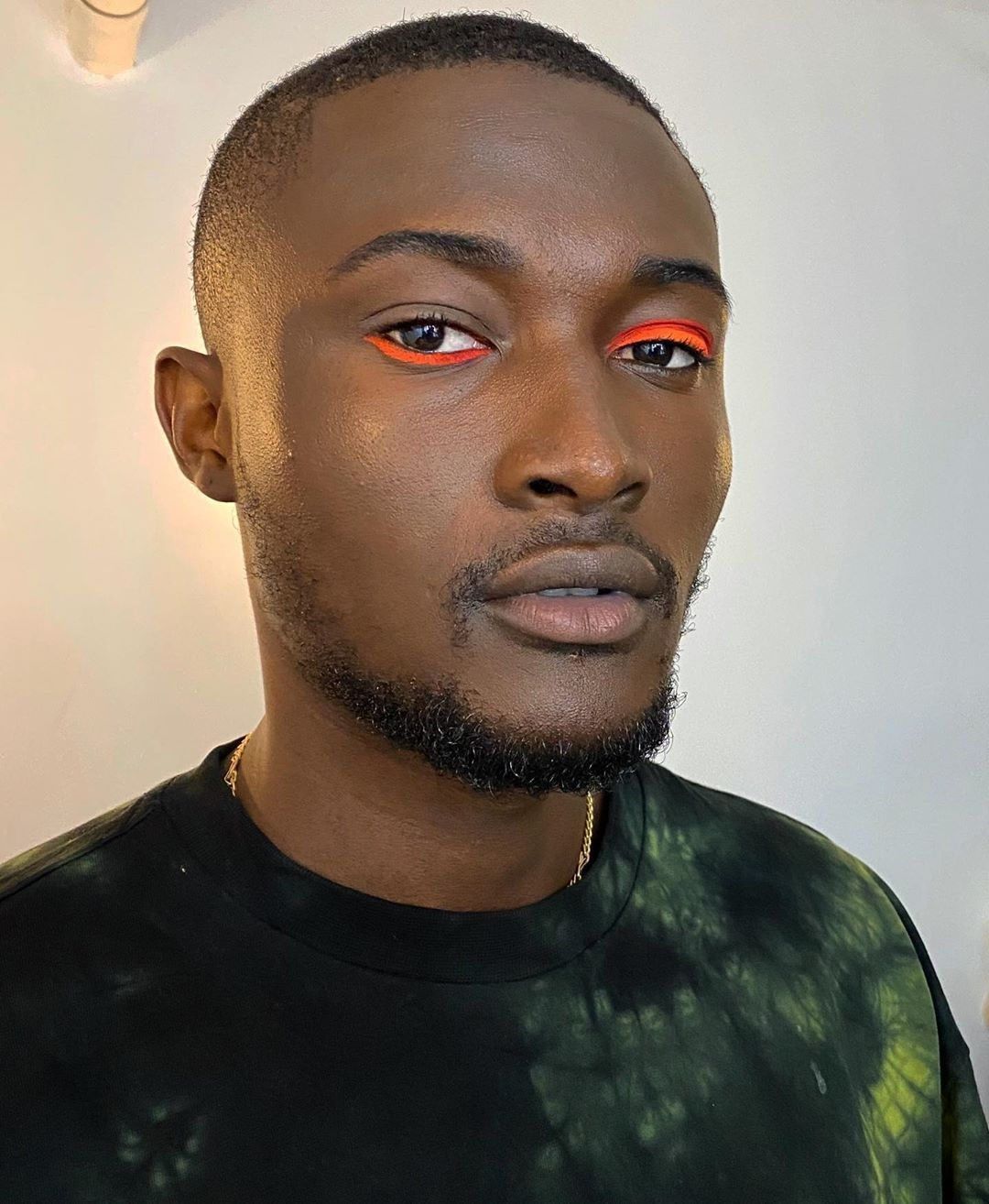 18 Ways to Actually Make Neon Makeup Subtle: Orange Lines