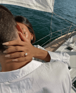 Couple on a yacht kiss HD Wallpaper