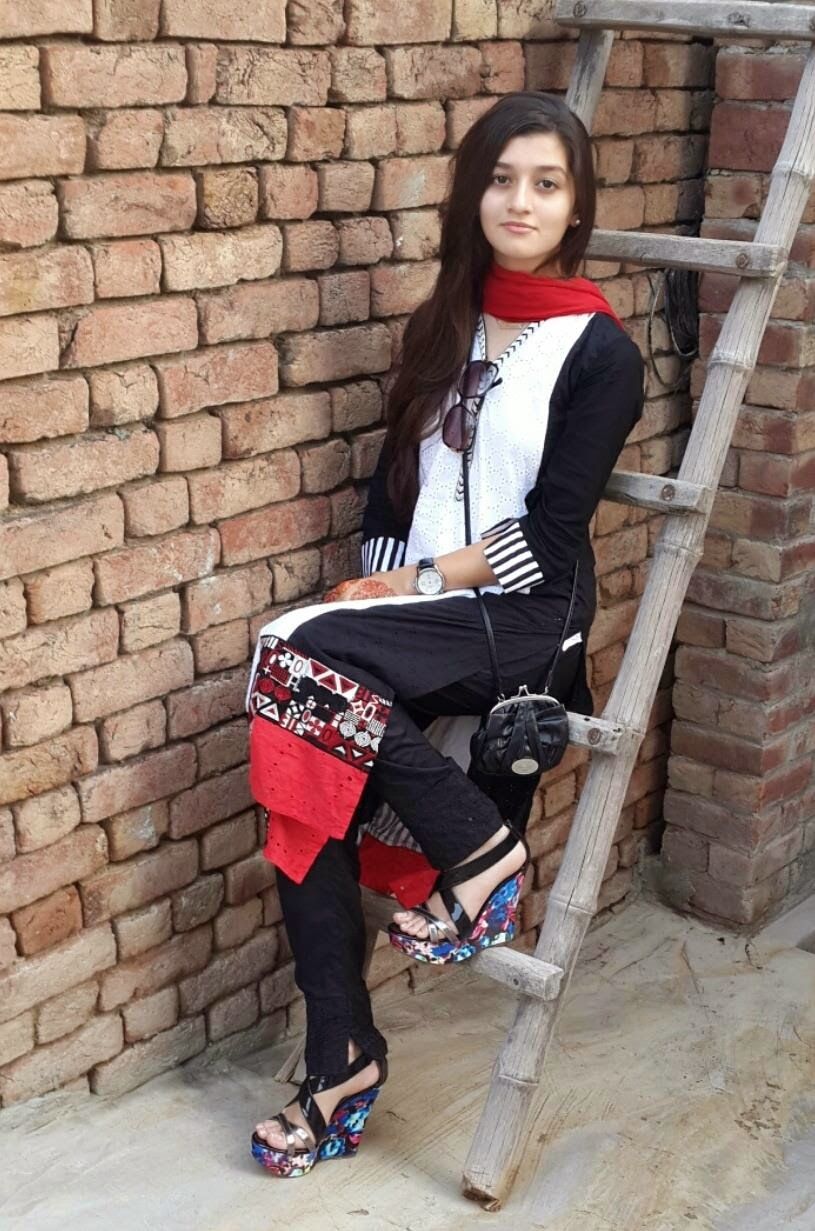 Cute Pakistani College Pretty Girls Sexy Photos