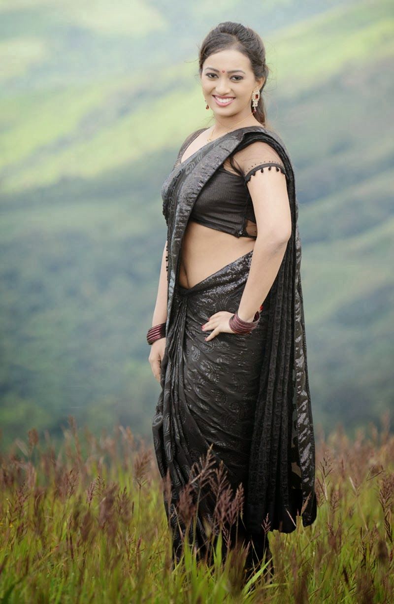 Ester Noronha Hot Black Saree Below Navel Photos Sexy Indian Actress
