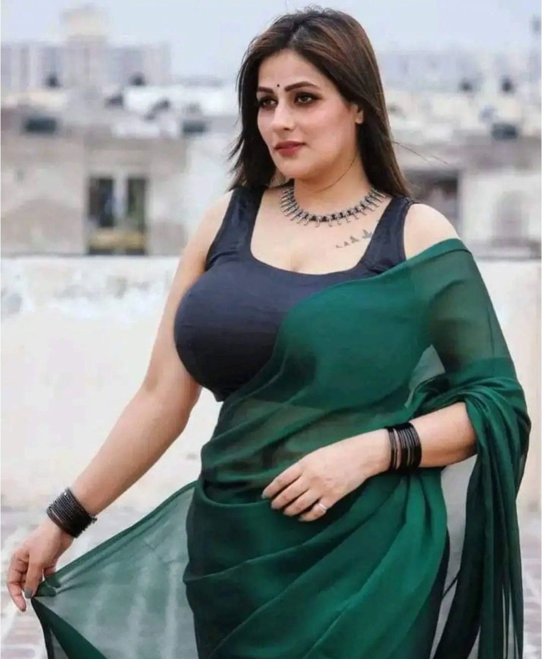 Green  saree Lover| Saree Lover|Sexy Saree |Sexy Bhabhi |Bhabhi Lover's |Bhabhi