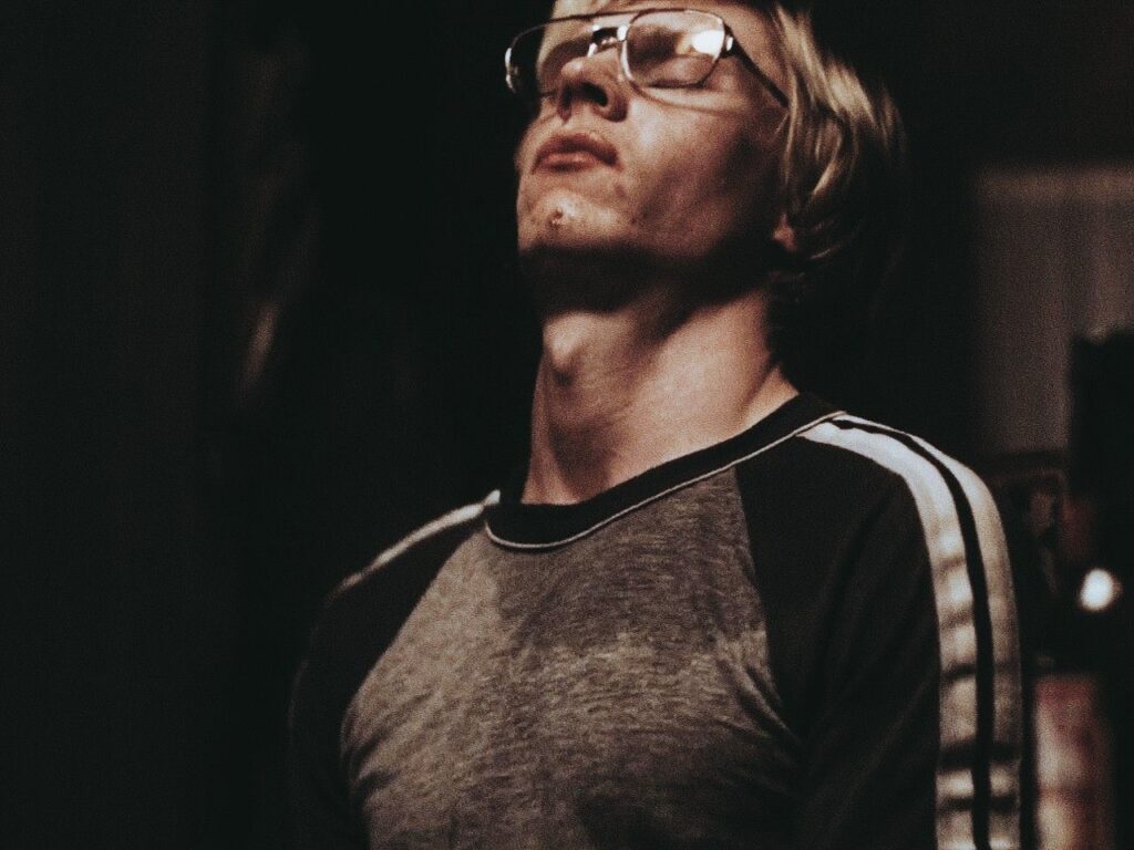 High Resolution Stills Of Evan Peters As Jeffrey Dahmer Images