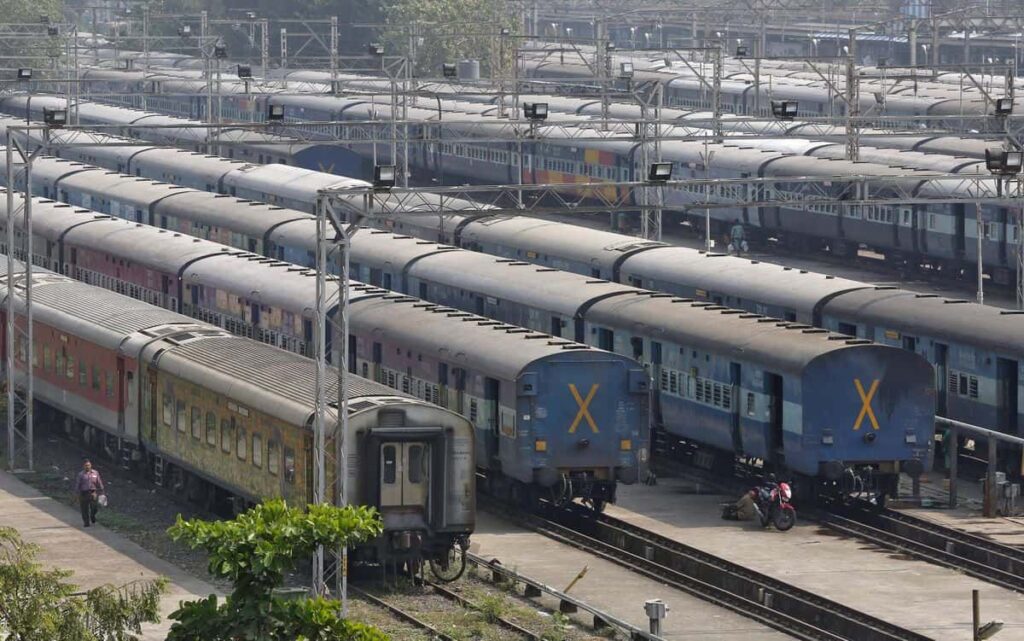 Howrah Shatabdi Swatantrata Senani Express Among 268 Trains Cancelled Today