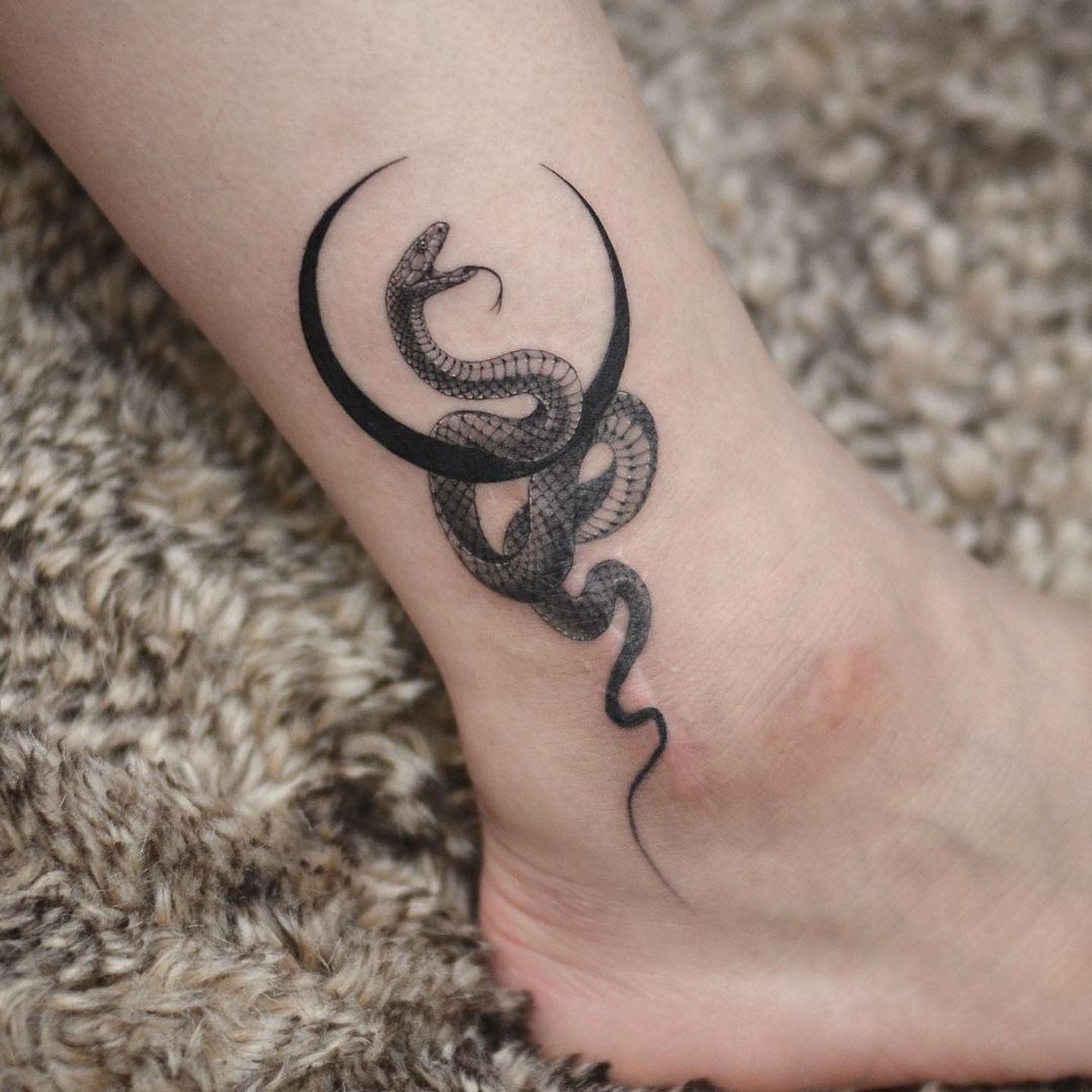 Moon Tattoos: Snake on Slender Moon HD Wallpaper