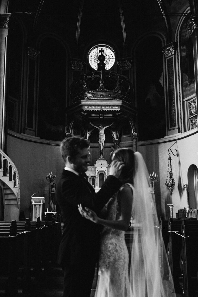 Musthave Catholic Wedding Shot Images