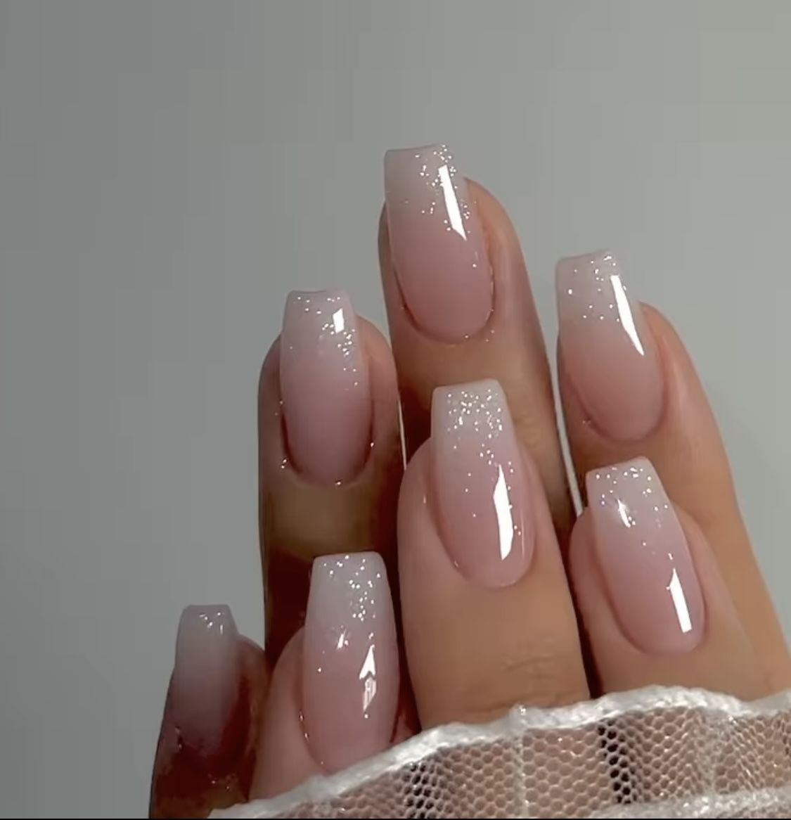 Ombré natural glitter nails HD Wallpaper