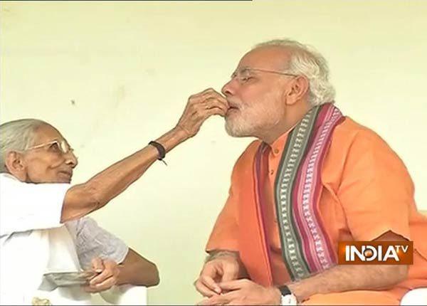 Pm Narendra Modi Seeks His Mothers Blessings On 64Th Birthday