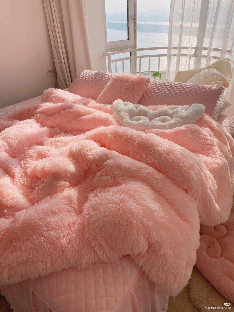 Pink Soft Fluffy blanket. Click to get on Amazon🎀 Images