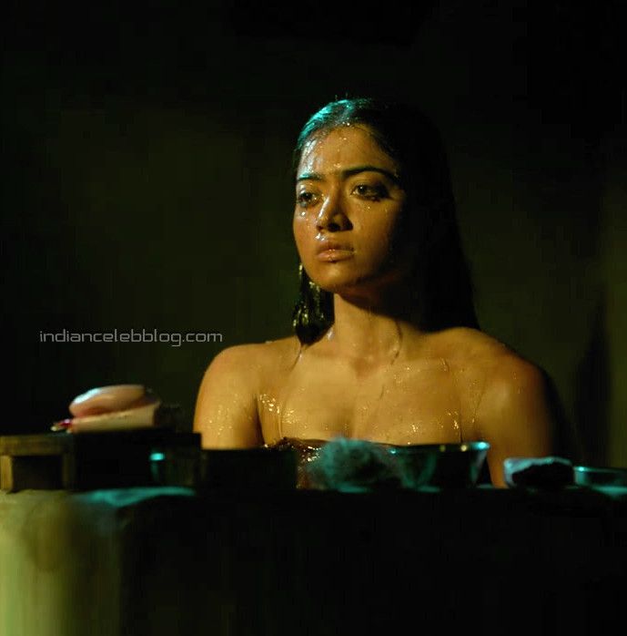 Rashmika Mandanna pushpa telugu movie sari cleavage , caps Images