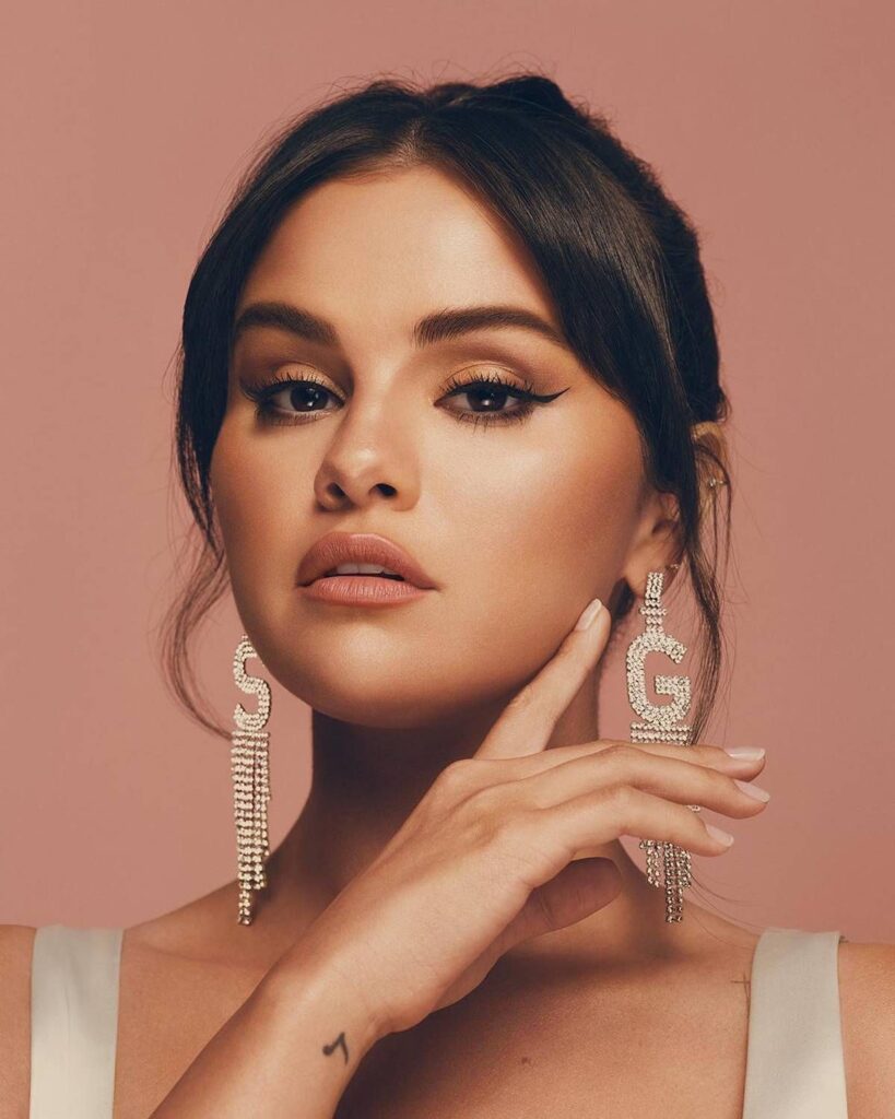 Selena Gomez'S Personalized Initial Earrings Are 100% My Next Jewelry Purchase