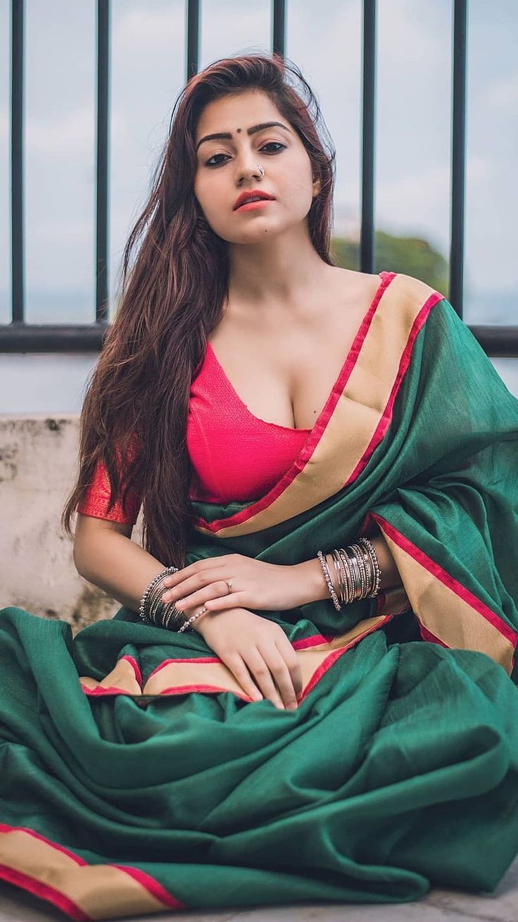 Simran Kaur Desi Girl Hot Cleavage HD Wallpaper