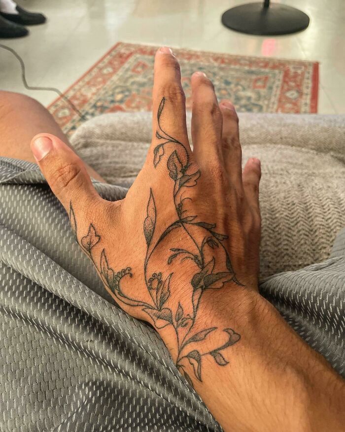 Vines Hand Tattoo (Manuel Gonzales @ Wizz Tatts, Puerto Rico)