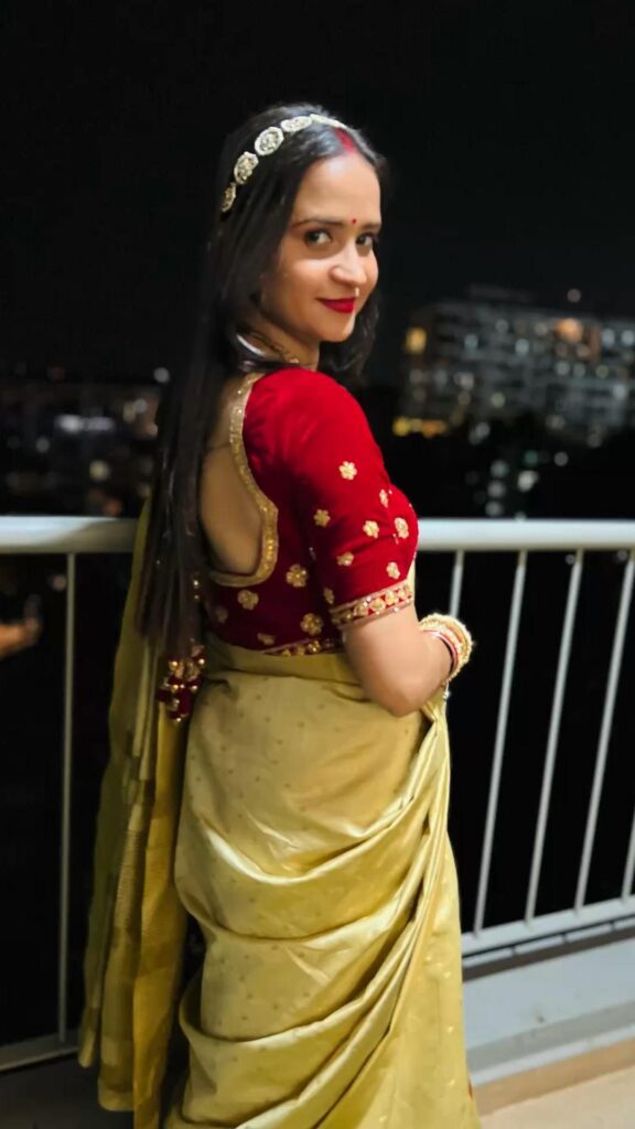 Women Poses For Karwa Chauth Images