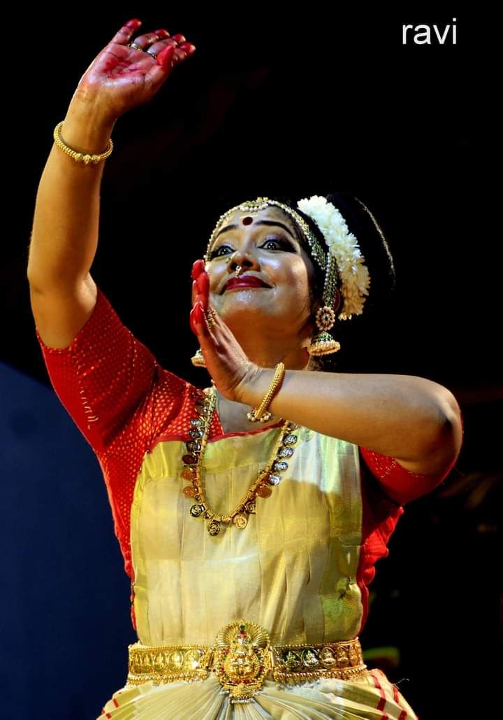 kalamandalam sheebakrishnakumar mohiniyattam, astapadiyattam performing artiste
